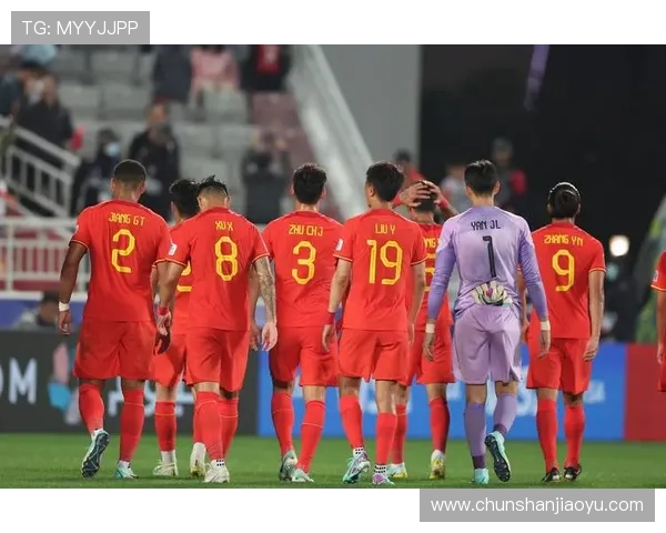 国足奋力鏖战亚洲杯小组赛再掀激情热潮展现中国足球新风貌