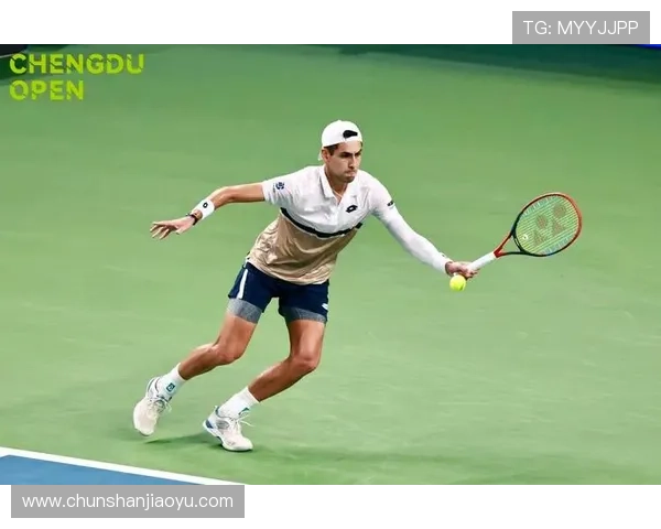 网球名将打破历史纪录，迎来生涯新高峰，赛事精彩瞬间回顾