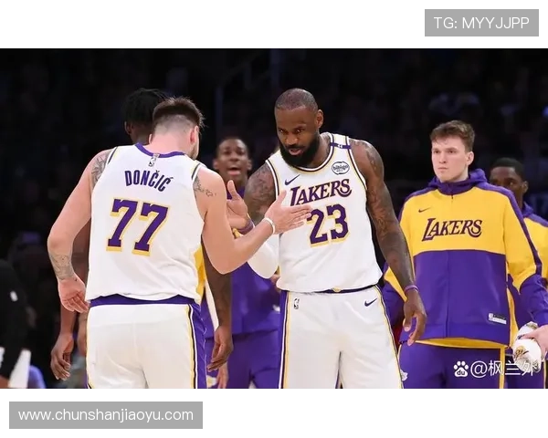 NBA最新动态：詹姆斯复出领衔湖人迎战勇士 关键对决决定季后赛席位