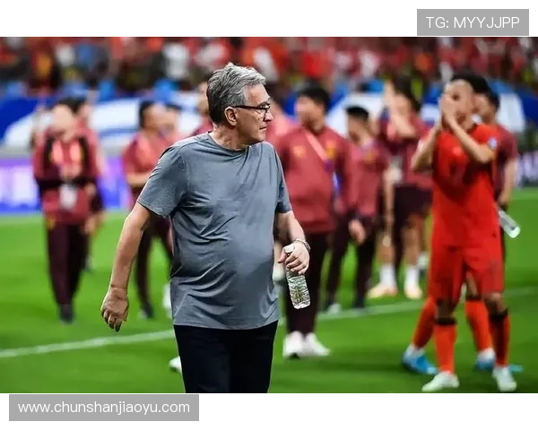 中国足球迎来新篇章 李铁重回国家队执教力争突破亚洲杯