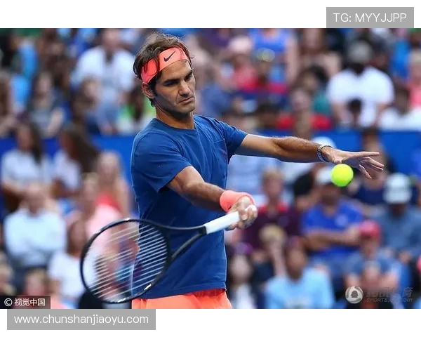 费德勒回归表演赛引爆全场网球传奇再度点燃球迷热情