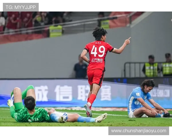 足坛震荡 世界杯前瞻：豪门争夺激烈 新星崛起引发热议